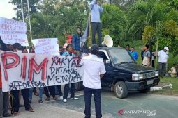 Ratusan massa Forpemda demo PT PIM