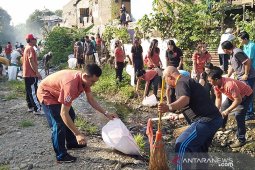 Warga Buleleng bersihkan sungai antisipasi musim hujan