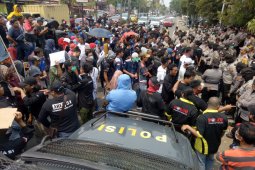 Terkait pemangkasan insentif, ratusan sopir serbu kantor Gojek Palembang
