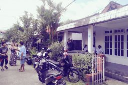 Rumah warga keluarkan hawa panas diduga gangguan jaringan listrik