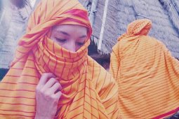 Kisah sarung kesayangan Nadine Chandrawinata