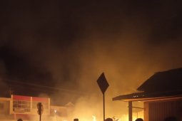 10 kios di Pasar Cibaliung terbakar tadi pagi