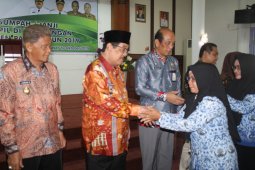 Bupati Paser Mengambil Sumpah Janji 145 ASN