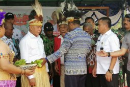 Menhan Ryamizard dinobatkan jadi anak adat Tabi