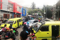 Gempa beruntun buat warga Ambon panik dan mengungsi ke pegunungan