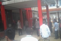 Selain Wiranto, seorang ajudan dan seorang polisi juga kena tusuk