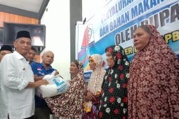 100 lansia di Nagan Raya terima bantuan perlengkapan ibadah dan makanan bergizi