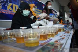 Antisipasi penyalahgunaan narkoba, 105 pegawai Lapas Kelas IIA Kendari jalani tes urine