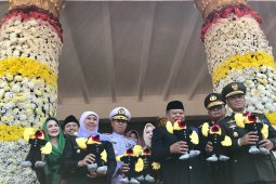 Gubernur Khofifah pimpin upacara Hari Jadi Ke-74 Jatim