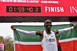 Lari marathon, Kipchoge catatkan sejarah baru lari  kurang dari dua jam