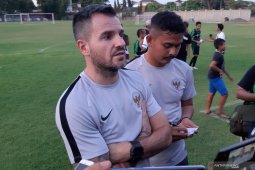 Siapa pelatih timnas Indonesia jika Simon McMenemy didepak?