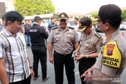 Senjata api, istri pertama polisi