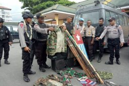 Polisi menyita alat tajam dan atribut KNPB