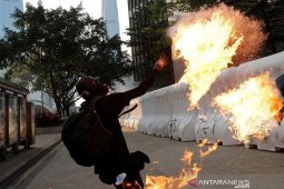 Pria paruh baya ditangkap polisi diduga lempar bom molotov ke masjid