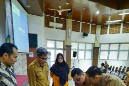 Gubernur serahkan ribuan mahasiswa Unmul usai KKN