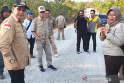Bupati tinjau pembangunan jalan Tanjung Smalantakan-Basuang