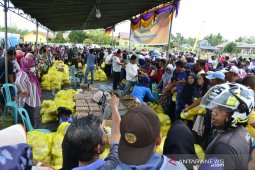 Warga Limboto padati pasar murah Pemprov Gorontalo