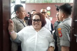 komedian Nunung sedih sidang saksi ahlinya ditunda