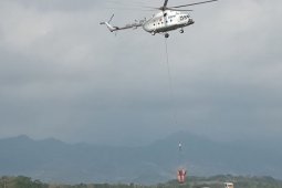 Operasi "water bombing"  Gunung Arjuno terkendala cuaca