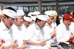 Gubernur Koster gelar doa bersama untuk kedamaian pelantikan presiden