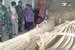 Bea Cukai  hibahkan rotan hasil tangkapan TNI di perbatasan