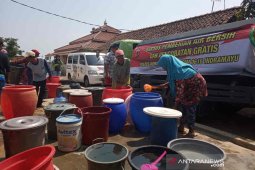 Polres Indramayu bantu air bersih dan pengobatan gratis