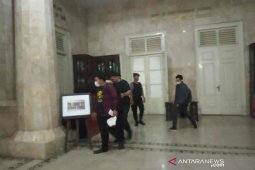 Penyidik KPK geledah ruang kerja Bupati Indramayu selama tujuh jam