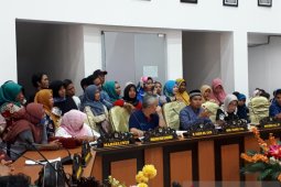 Gaji kami hanya Rp250 ribu bahkan tak digaji,  kata guru honorer