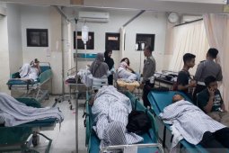 Bus rombongan siswa SMA terguling