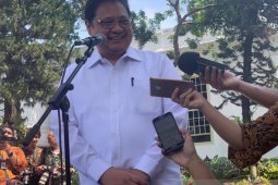 Temui Jokowi, Airlangga ditugaskan tekan defisit neraca perdagangan