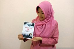 Dua santri Situbondo bagikan gratis buku karyanya di Hari Santri