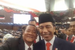 Bupati Samosir swafoto dengan Presiden Joko Widodo