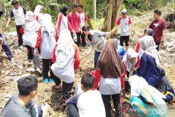 LSM Laskar Hijau Babel latih siswa kelola sampah
