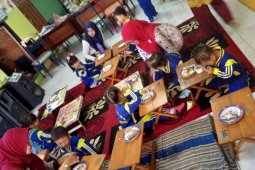 Puluhan ribu siswa PAUD Surabaya dapat program makanan tambahan