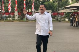 Dokter Terawan "ahli cuci otak" berkemeja putih masuk  Istana