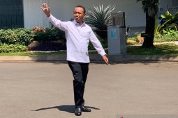 Bahlil Lahadalia berkemeja putih ke Istana