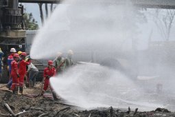 Pertamina sterilisasi lokasi dengan sedot minyak sisa kebakaran