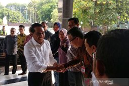 Zainudin Amali  berpacu dengan waktu menyelami olahraga