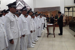 Tabalong Regent urges chiefs of villages to build BUMDes