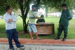 Kena razia bercelana pendek, seorang pria marah-marah ke polisi syariat Aceh
