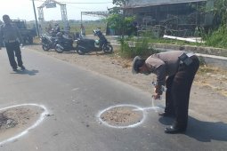 Dua pengendara motor tewas seketika tertabrak truk di Sidoarjo