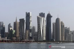 Ingin dingin, Qatar pasang AC luar ruangan hingga cat aspal warna biru
