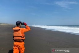 Petugas gabungan cari nelayan hilang di laut Tasikmalaya
