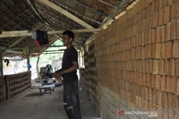 Pengrajin batu bata sulit memperoleh air di Aceh Timur