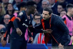 Frank Lampard yakini Raheem Sterling bisa jadi panutan Callum Hudson-Odoi