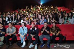Pemeran film Susi Susanti berbagi pengalaman kepada mahasiswa UK Petra