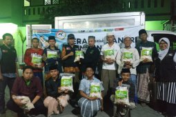 ACT Jatim salurkan beras untuk  santri