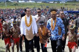 Masyarakat Arfak sambut kedatangan Presiden Jokowi