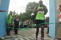 Pelari Kenya juara marathon Equator 10K