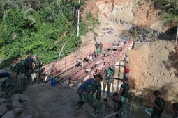 Satgas TMMD Kodim 0204/DS bersama warga bersinergi bangun Bronjong penahan longsor
